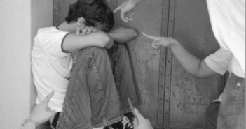 Bullying no ambiente escolar Bullying na escola